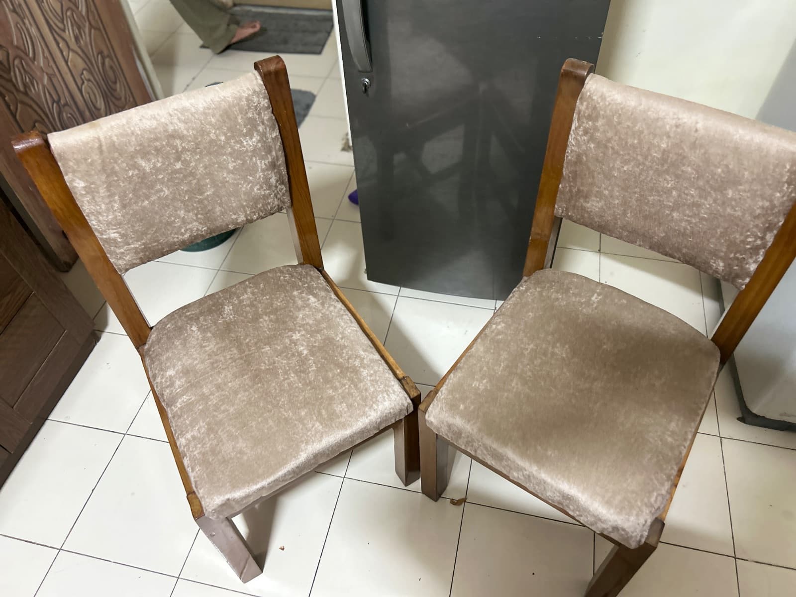 2 Wooden chairs for sale in Thane, Maharashtra