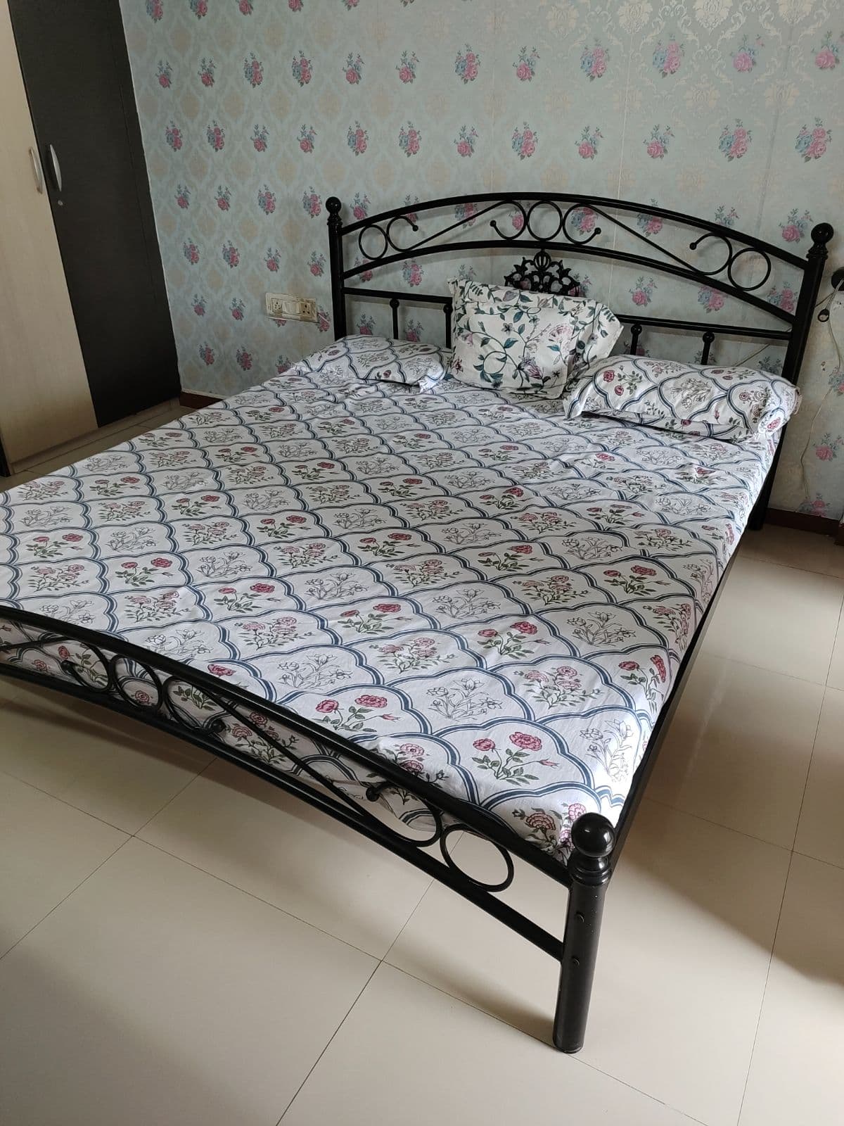 Bed with mattress for sale in Ahmedabad, Gujarat