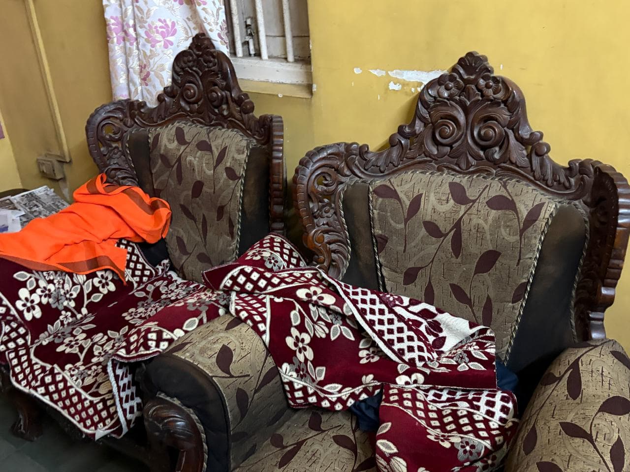 Ornate Solid Wood Sofa Set – 3-Seater Sofa + 2 Matching Armchairs for sale in Ambernath, Maharashtra