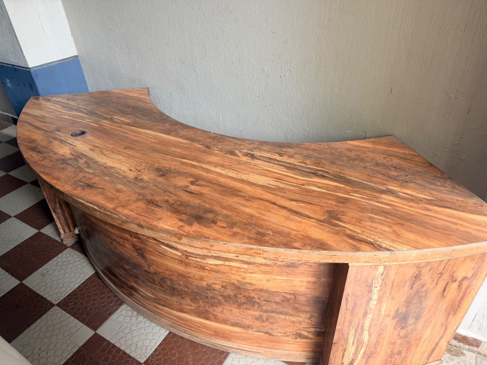 Boss Table for sale in Banglore, Karnataka