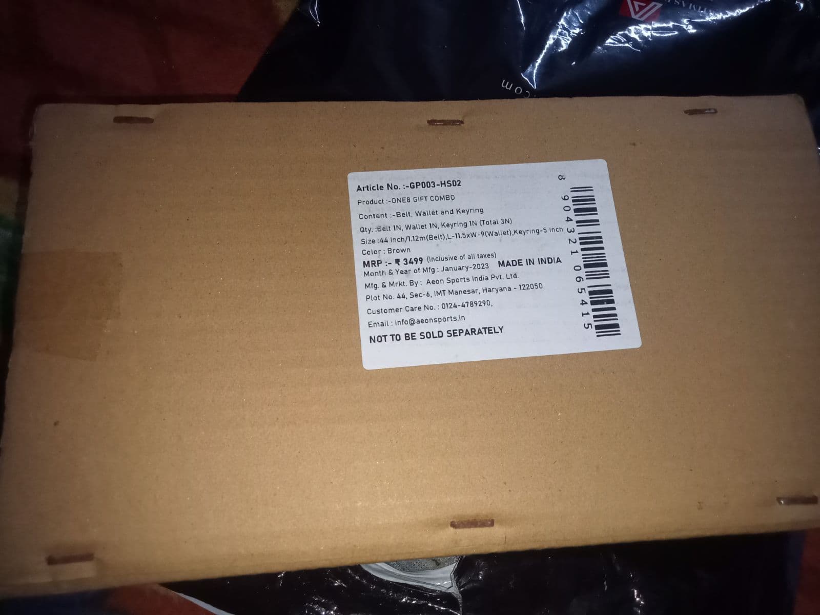 UNUSED UNOPENED ONE8 SELECT LEATHER SET (WALLET, BELT, KEYRING) - Thumbnail 2