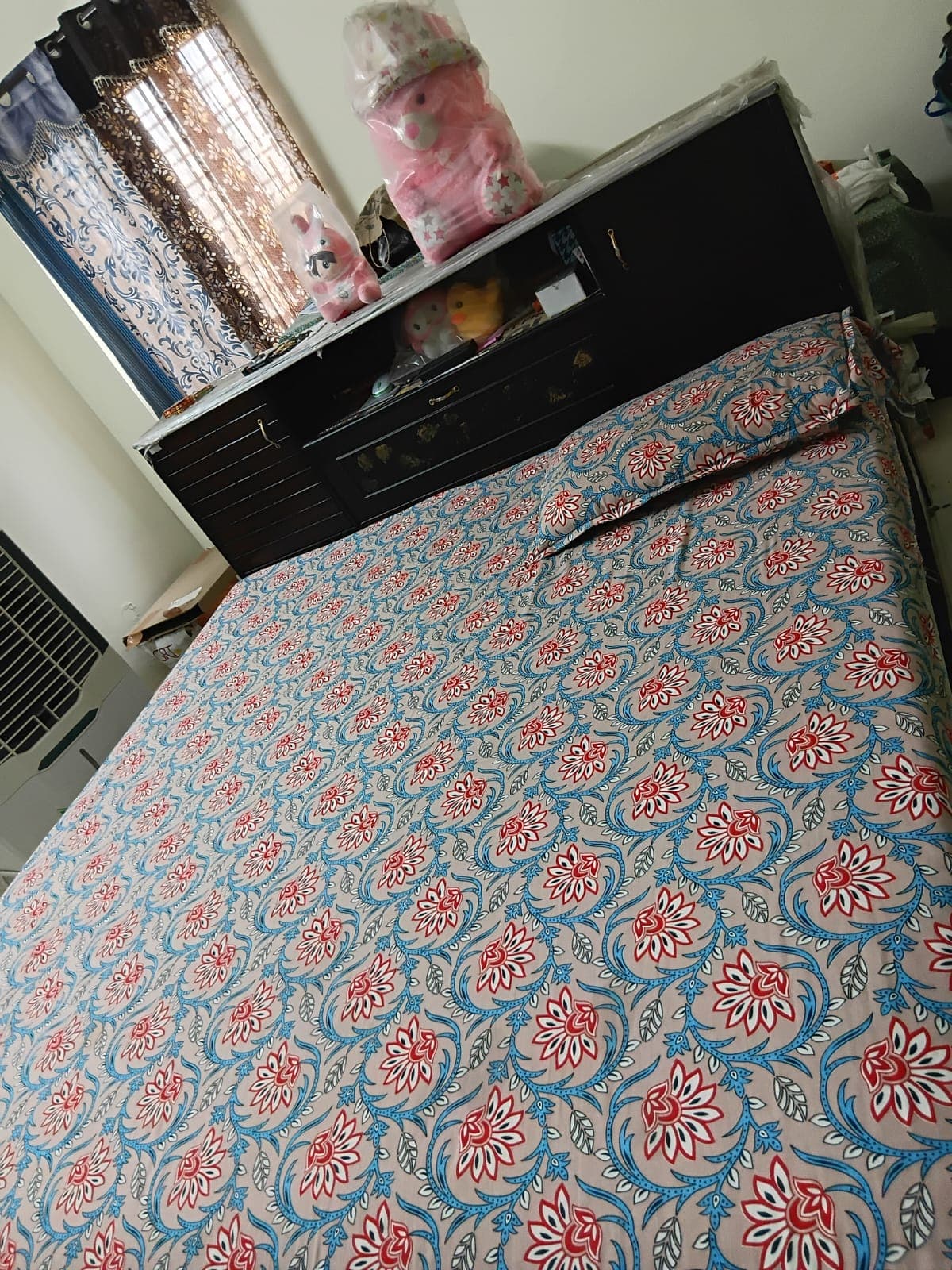 7*7 Cot with mattresses - Thumbnail 3