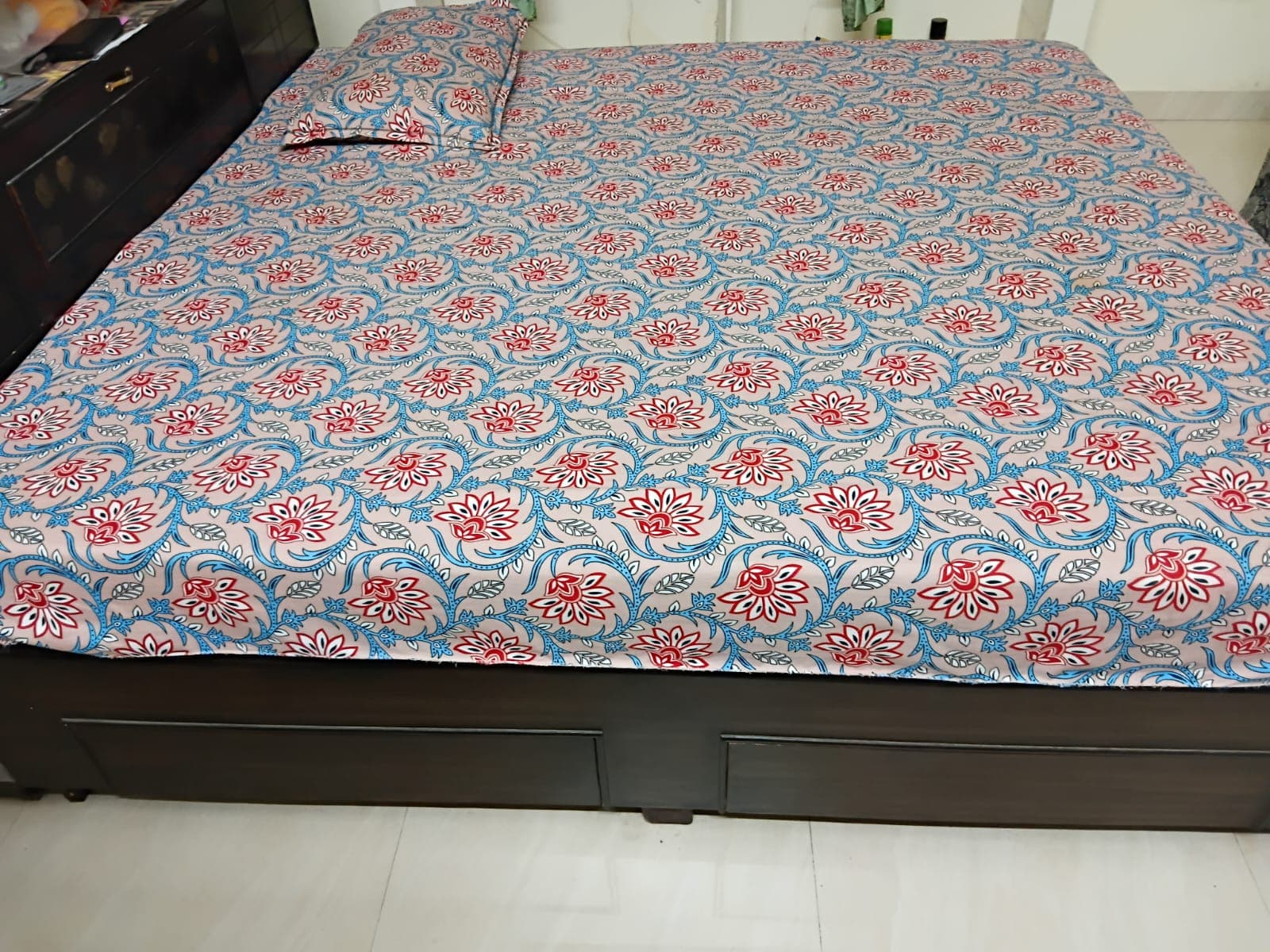 7*7 Cot with mattresses - Thumbnail 2