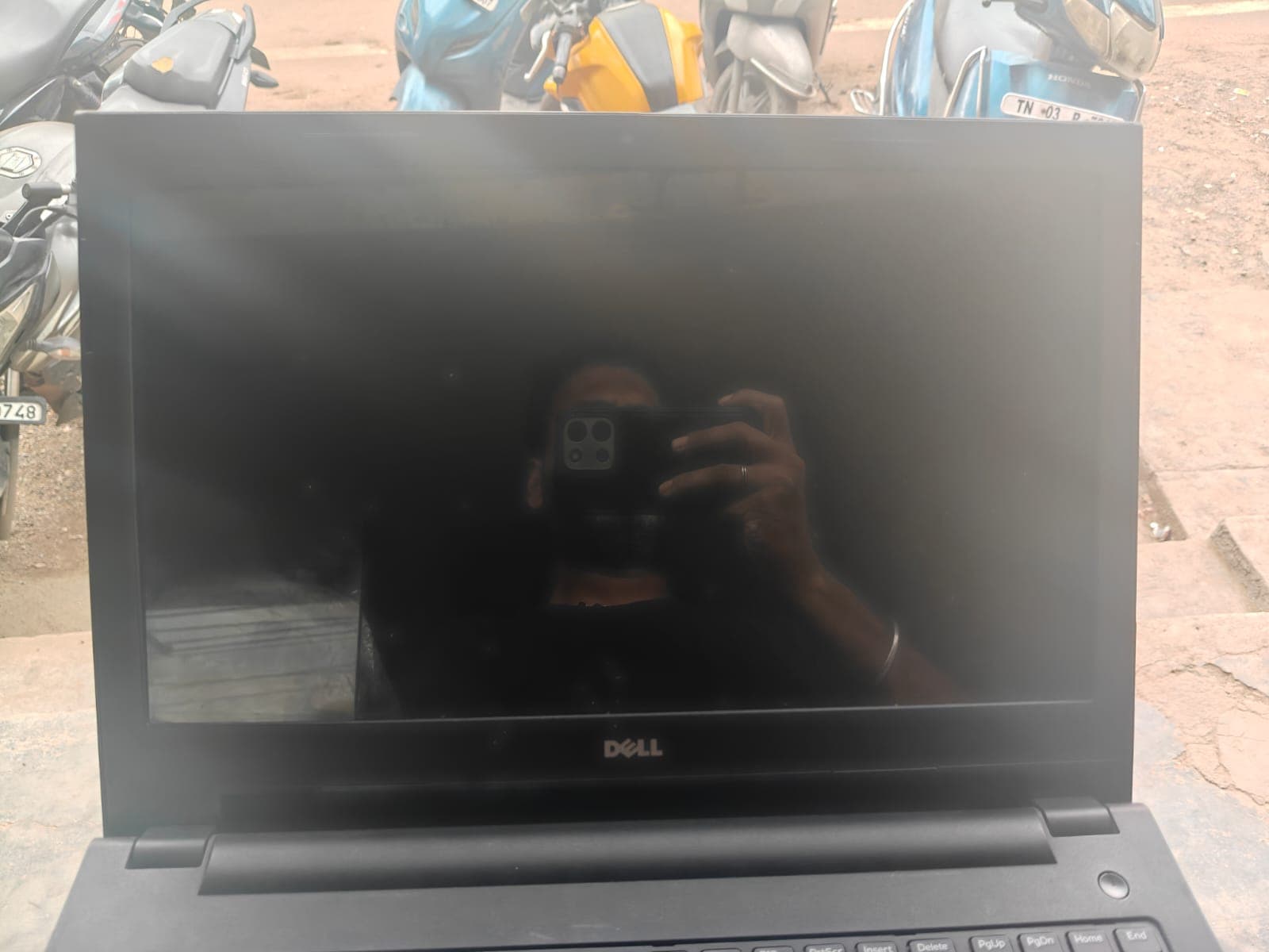 Dell laptop - Image 1