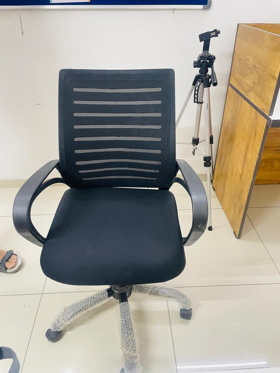 2 Partner/Owner  Office ready Furniture with Chair specailly for finacial /Real estate /consultant - Thumbnail 4