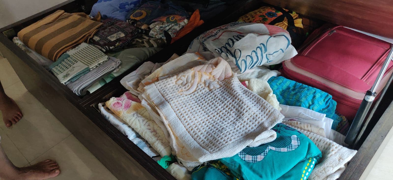 Queen size bed - Thumbnail 4