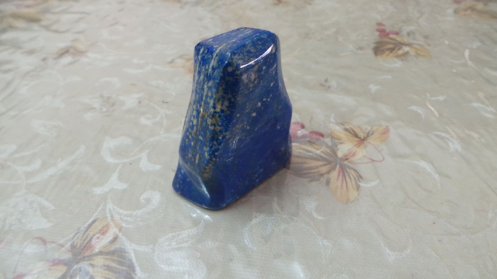 Lapus Lazuli. Origin: Afghanistan wt: 228 gms. With golden streaks for sale in Dakshina Kannada, Karnataka