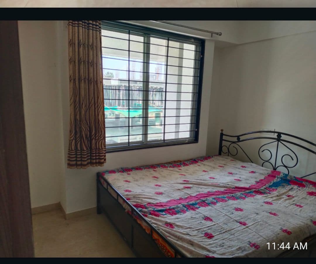King size bed, - Image 1
