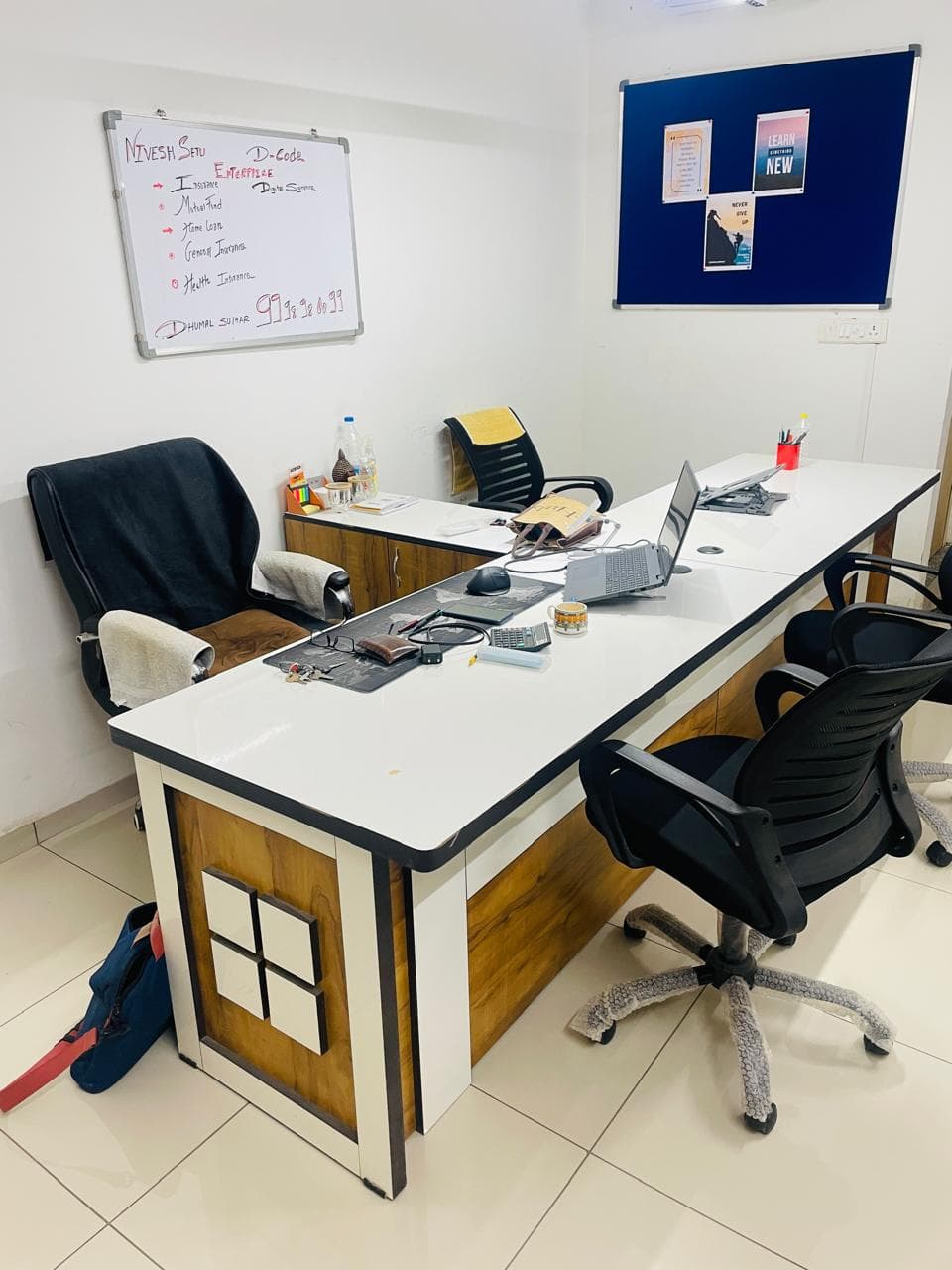 2 Partner/Owner Office ready Furniture with Chair specailly for finacial /Real estate /consultant for sale in Ahmedabad, Gujarat